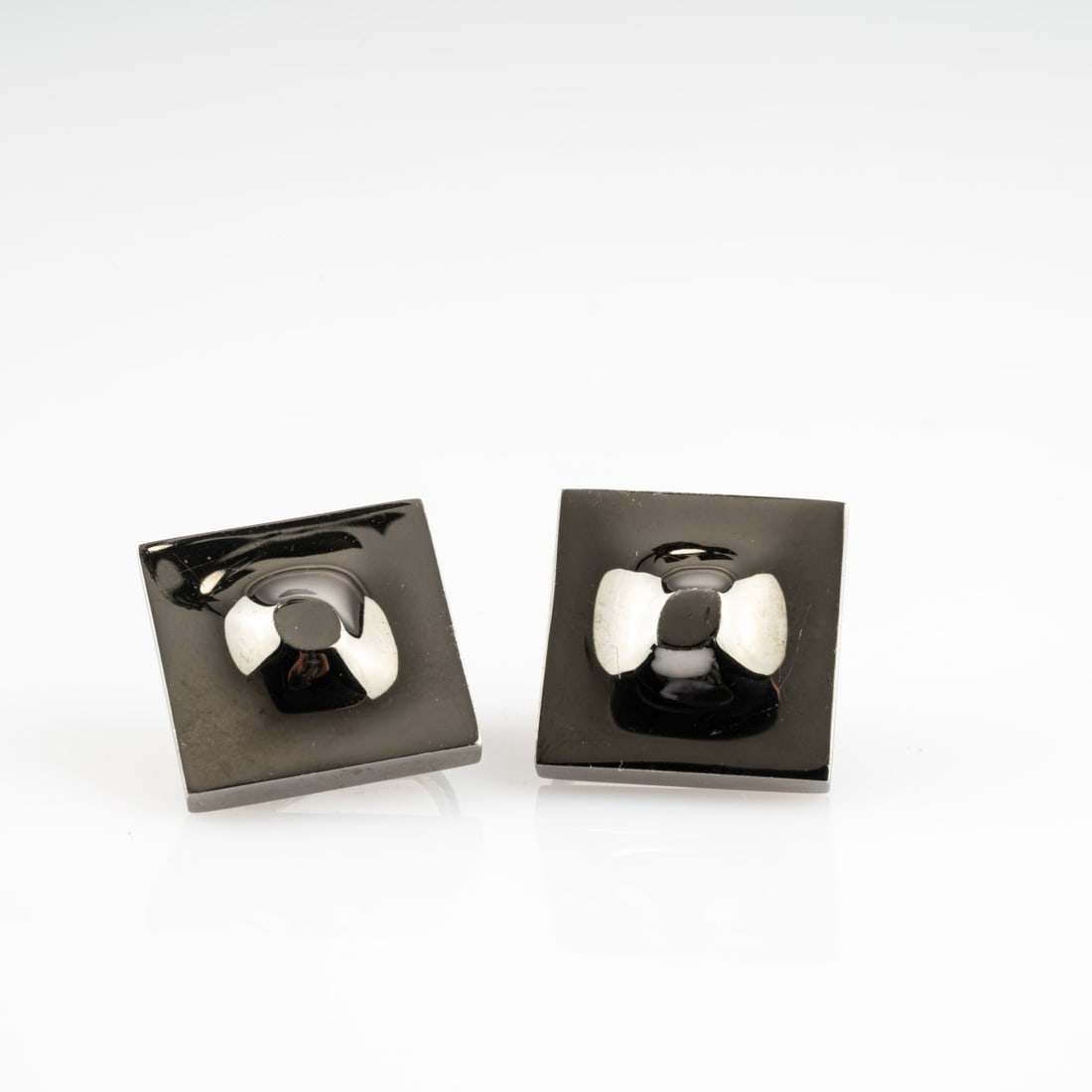 Turi Simeti (1929 - 2021), Pair of stud earrings 'Square', 2013 (1 of 3)