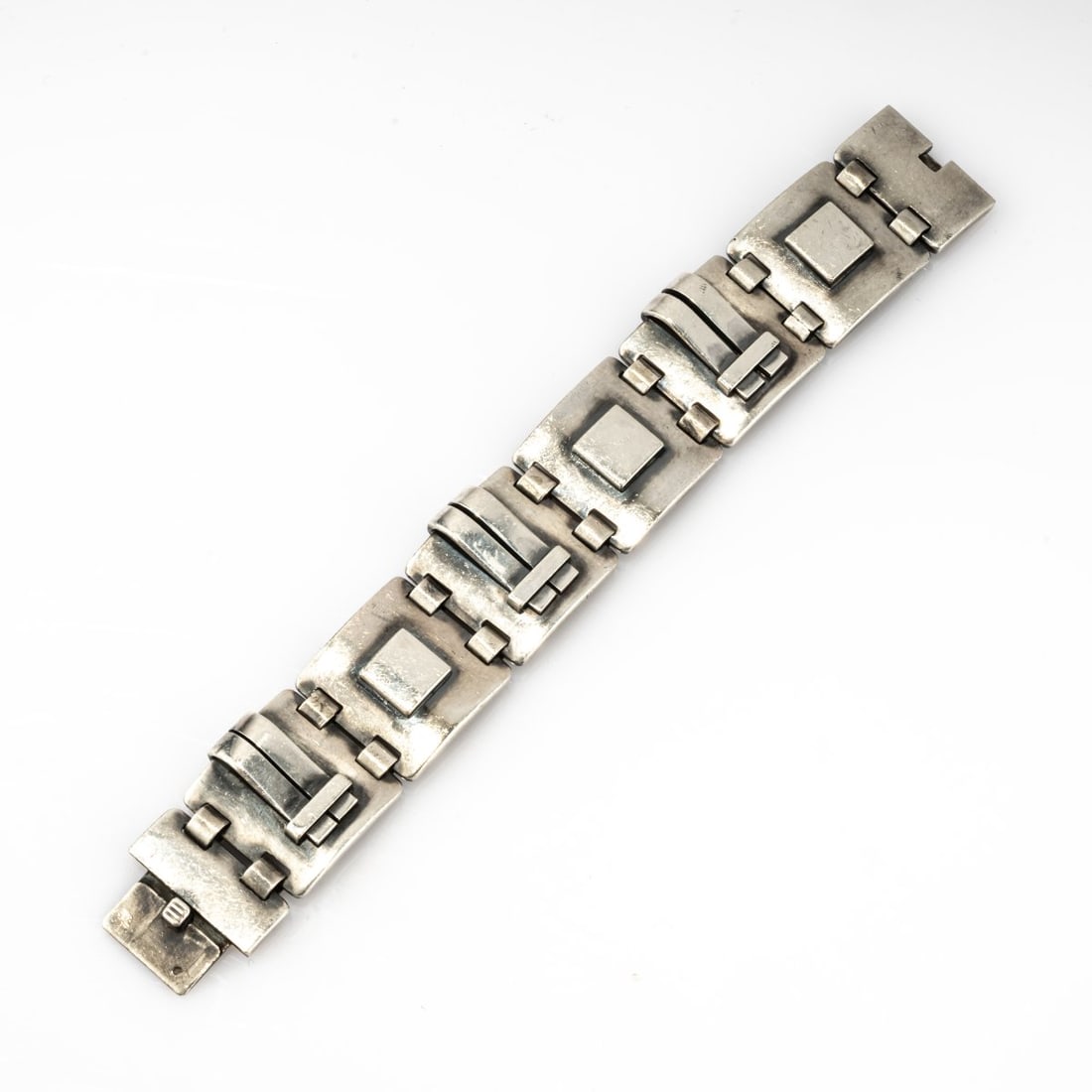 Jean Després (1889 Souvigny - 1980 Avallon ), Bracelet, 1932 ca: <p>800 silver. <br />90.76 grams. Length 175 mm. <br />Stamped: Workshop mark, boar's head. </p>