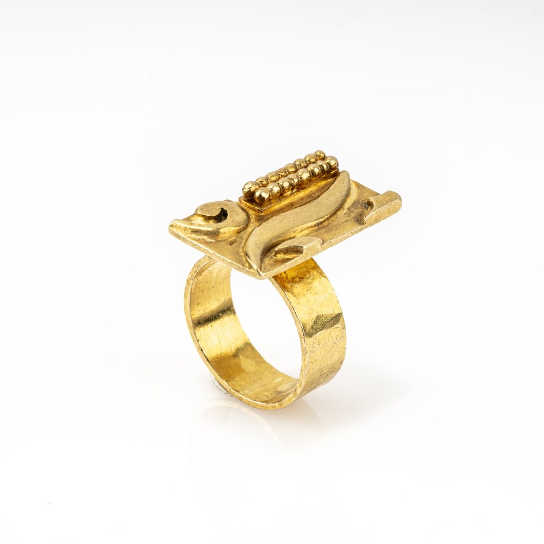 Jean Després (1889 Souvigny - 1980 Avallon), Ring, c. 1960: <p>18k yellow gold (750). <br />14.77 grams. Ring size 56. <br />Stamped: workshop mark, eagle head.</p>