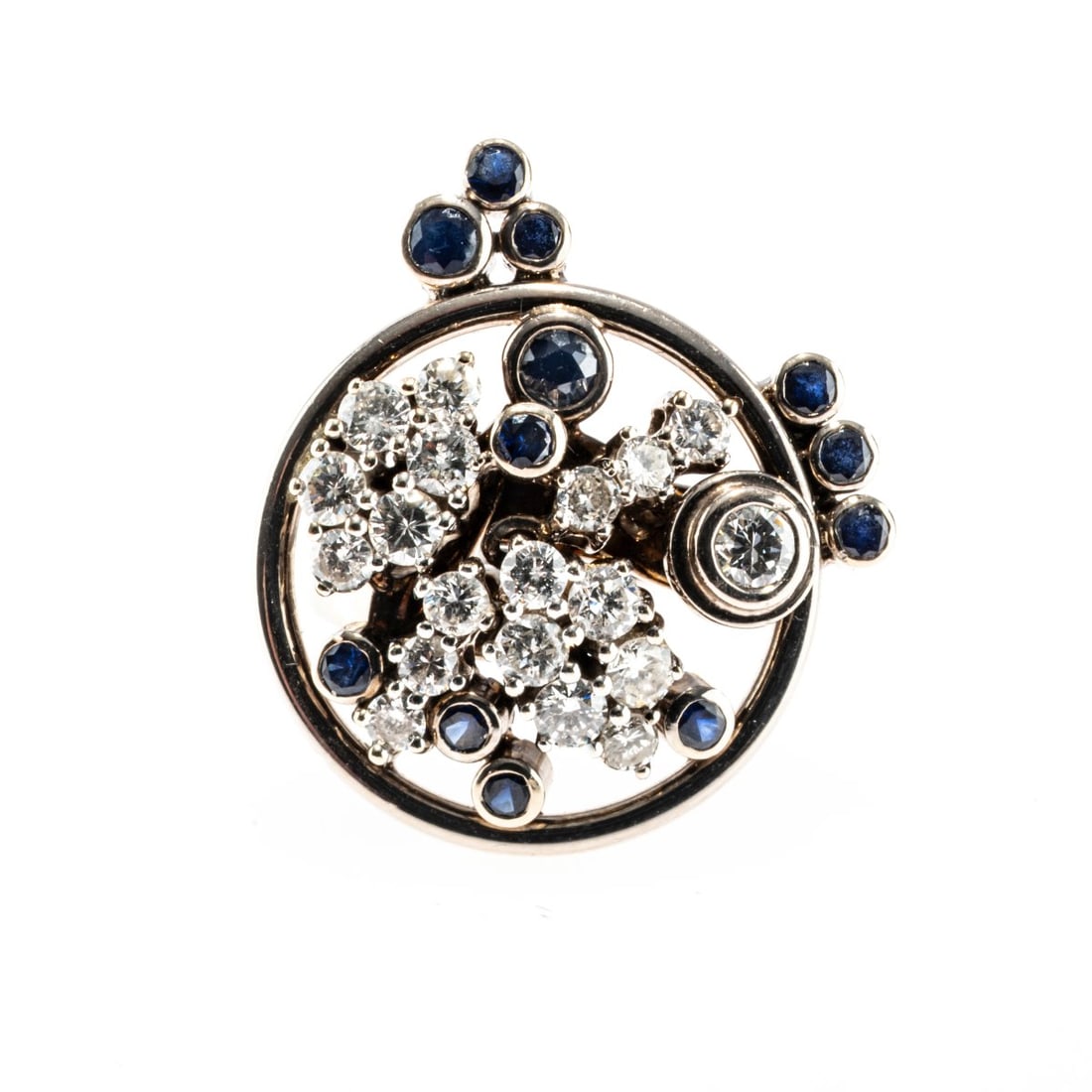, Floral cocktail ring with diamonds and sapphires: <p>18k white gold (750), 12 round-cut sapphires (total approx. 0.67 ct., calculated weight), 19 old european cut diamonds (total approx. 1.46 ct., calculated weight). <br />14.68 grams. Ri