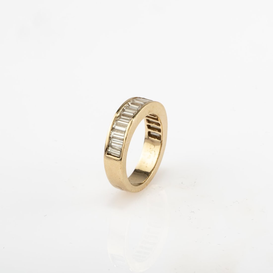 USA, Memory Ring: <p>14k yellow gold (585), 16 baguette-cut diamonds (totaling 2.05 ct., according to certificate). <br />5.28 grams. Ring size 51.5. </p>