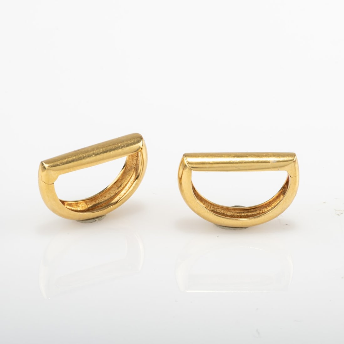 Cartier, Paris, Pair of cufflinks, 1989: <p>18k yellow gold (750). <br />Total weight 12.33 grams. 23 x 15 mm. <br />Stamped: Cartier, 750, model no.</p>