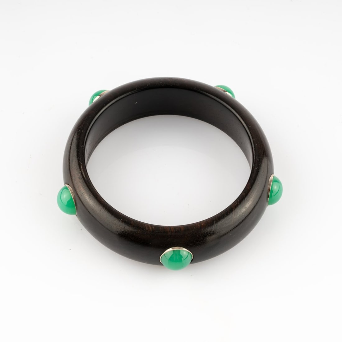 Maria Hahlen, Dusseldorf, Bracelet with chrysoprase cabochons, 1987: <p>Ebony, five chrysoprase cabochons, 14k white gold (585). <br />54.86 grams. &Oslash; 66 mm. </p>