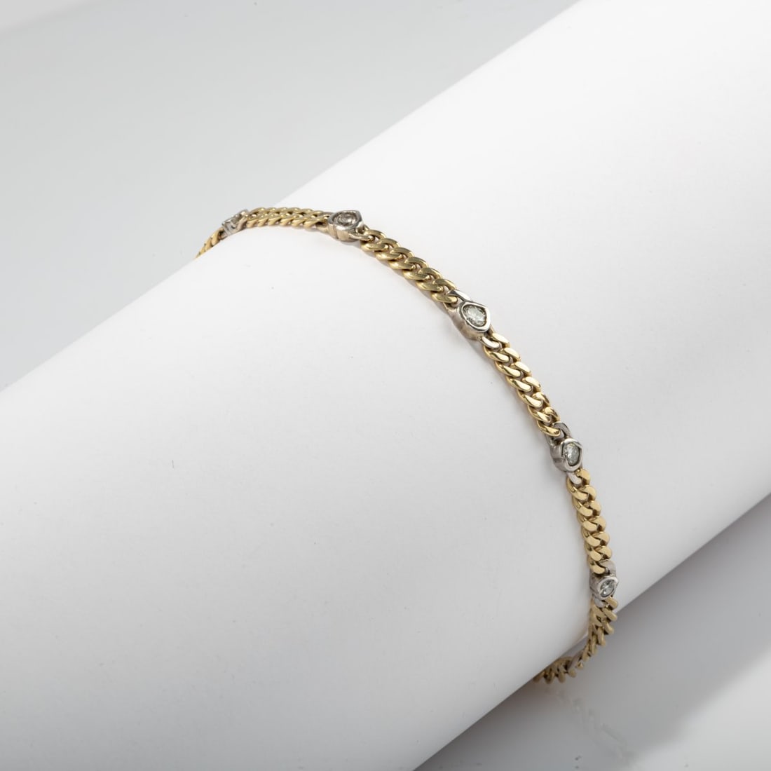 Italy, Curb chain with diamonds in a heart setting: <p>14k yellow gold (585), six diamonds in a heart-shaped setting. <br />19.00 grams. L. 380 mm. <br />Stamped: 585, BREV. </p>