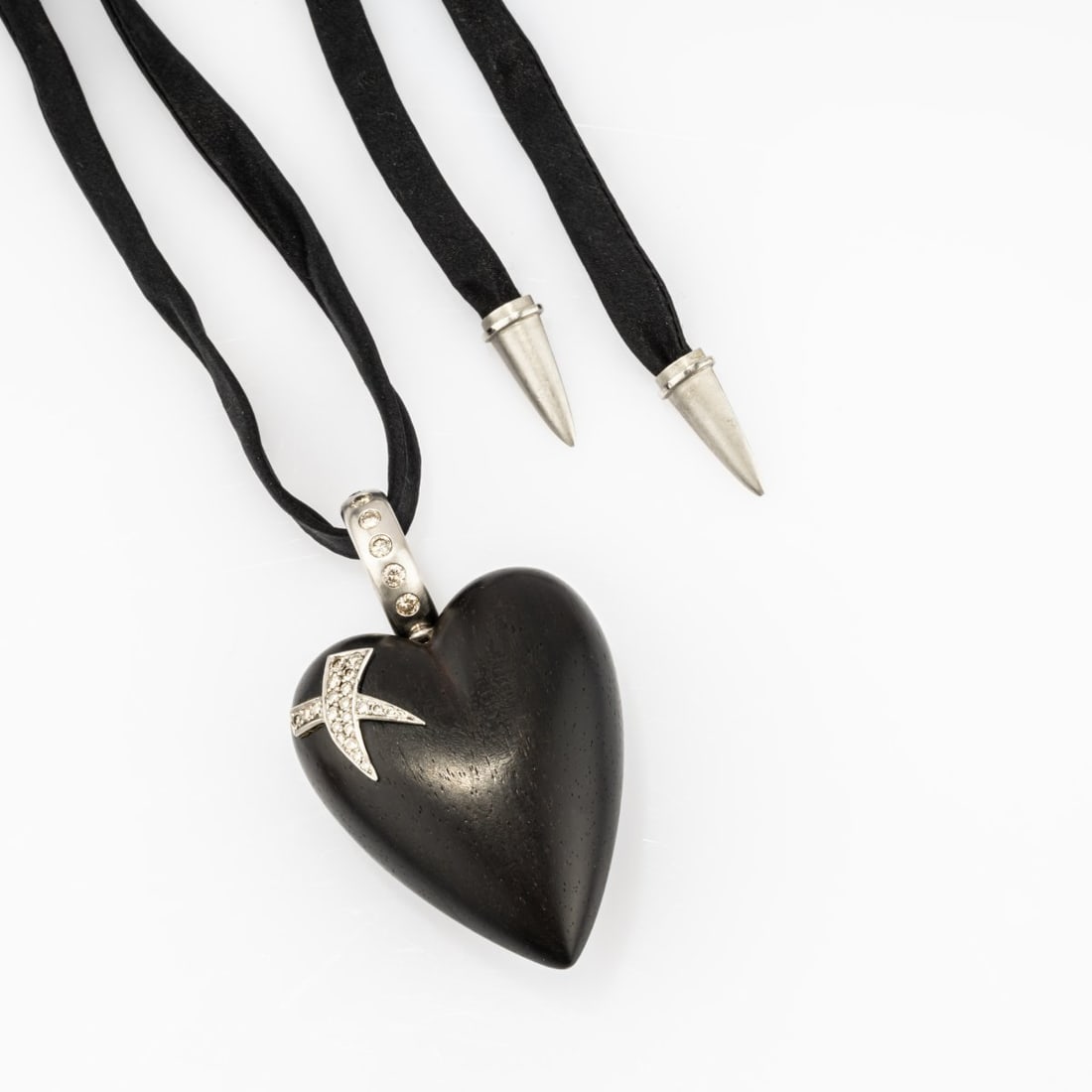 Sévigné, Munich, Heart pendant (1 of 2)