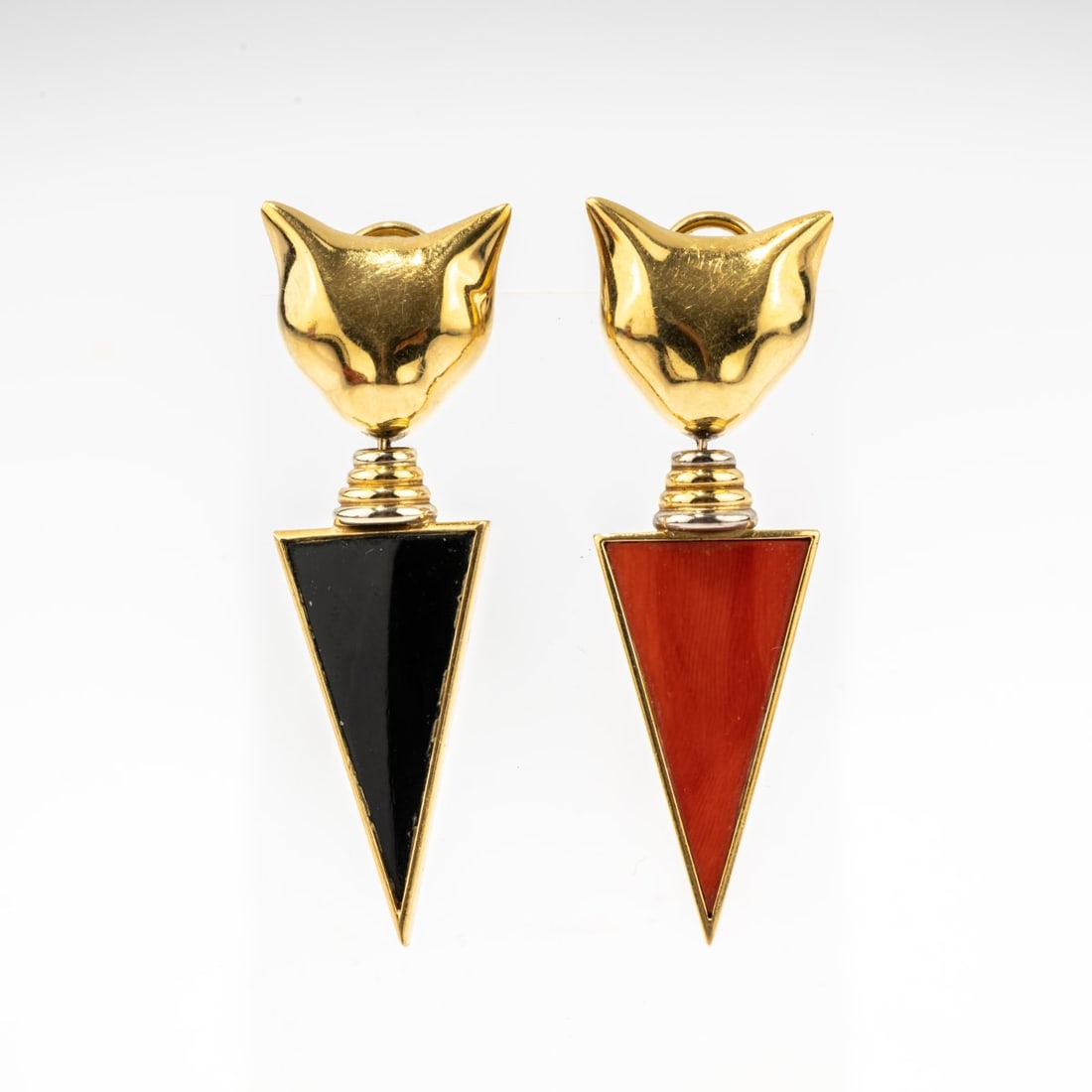 Sévigné, Munich, Pair of earrings with cat heads (1 of 2)