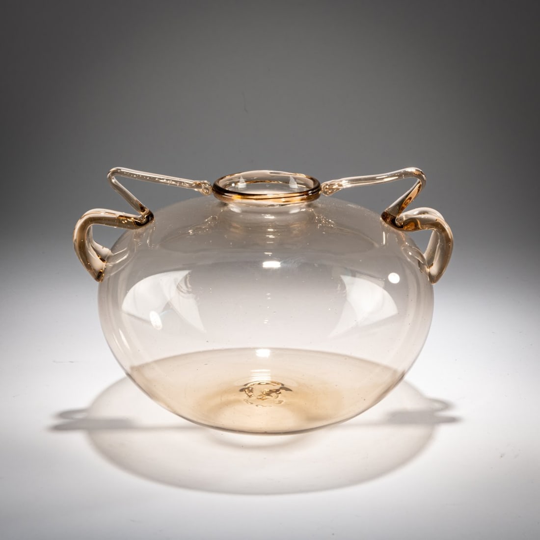 Vittorio Zecchin (attributed), 'Soffiato' vase with handels, 1925/26: <p>H. 14 cm. Execution: MVM Cappellin (attributed). Straw-yellow glass. </p>