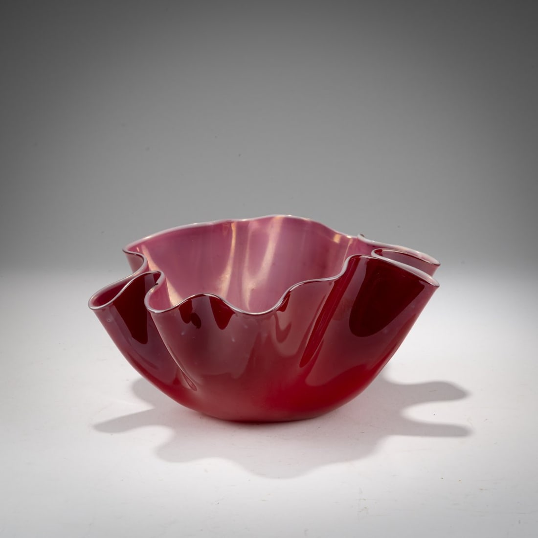 Fulvio Bianconi (1915, Padua – 1996, Milan), 'Fazzoletto' vase, 1949/50: <p>H. 12 cm. Execution: Venini. Cased glass, wine-red, with a white underlay, iridescent on the inside. Marked on the base: venini murano MADE IN ITALY (acid stamp).</p>