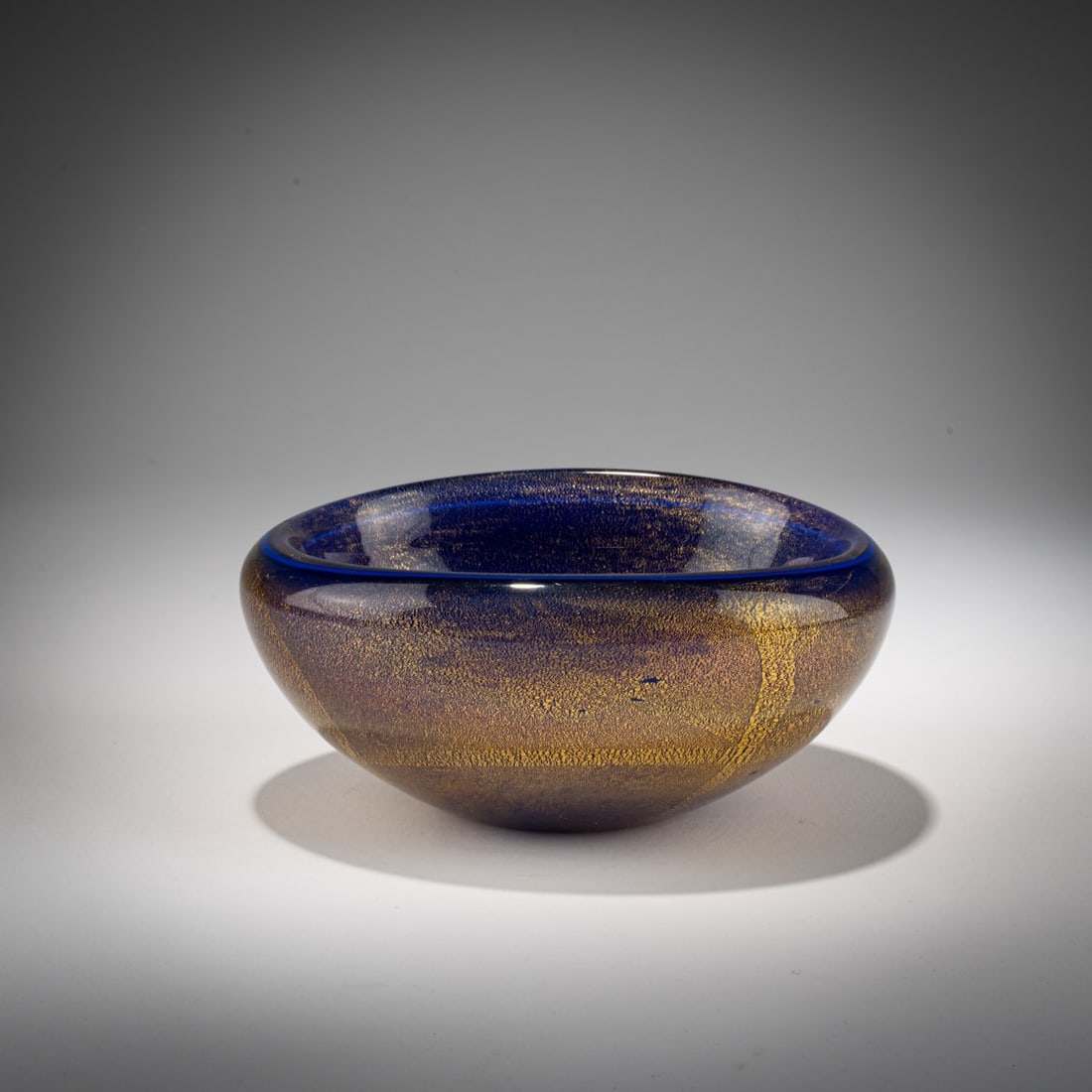 Seguso Vetri d'Arte, 'Blu oro' bowl, c. 1950: <p>H. 7 x 17 x 13 cm. Cased glass, clear and blue, with burst gold foil. </p>