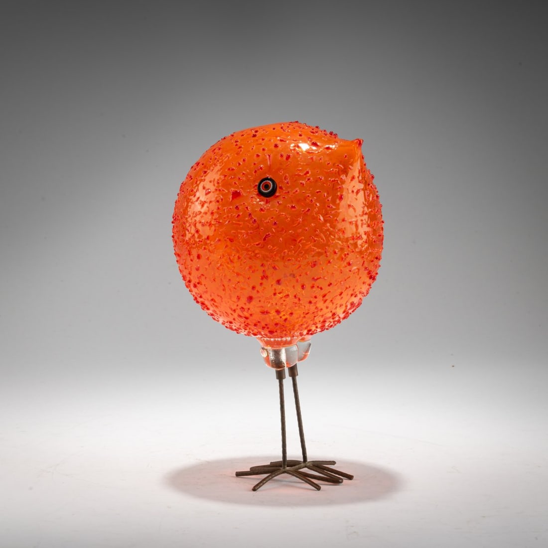 Alessandro Pianon, Bird 'Pulcino', 1962: <p>H. 22.5 cm. Execution: Vetreria Vistosi. Glass, colorless and orange with fused crushed glass, applied murrine as eyes; feet made of bent copper wire.</p><hr><p>Literature:&