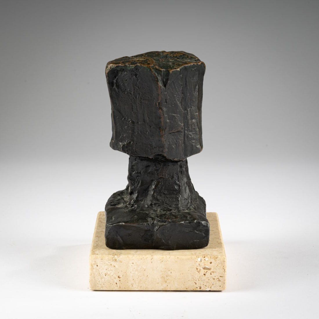 Fritz Wotruba (1907 Vienna - 1975 ibid), Sculpture 'Head', 1958: <p>Bronze, black-brown patinated, on a stone base. H. 14.5 x 10 x 8 cm (bronze), H. 17.5 x 12.5 x 10.5 cm (overall). On the reverse at the bottom signed: F. WOTRUBA and numbered: 235 (impressed)