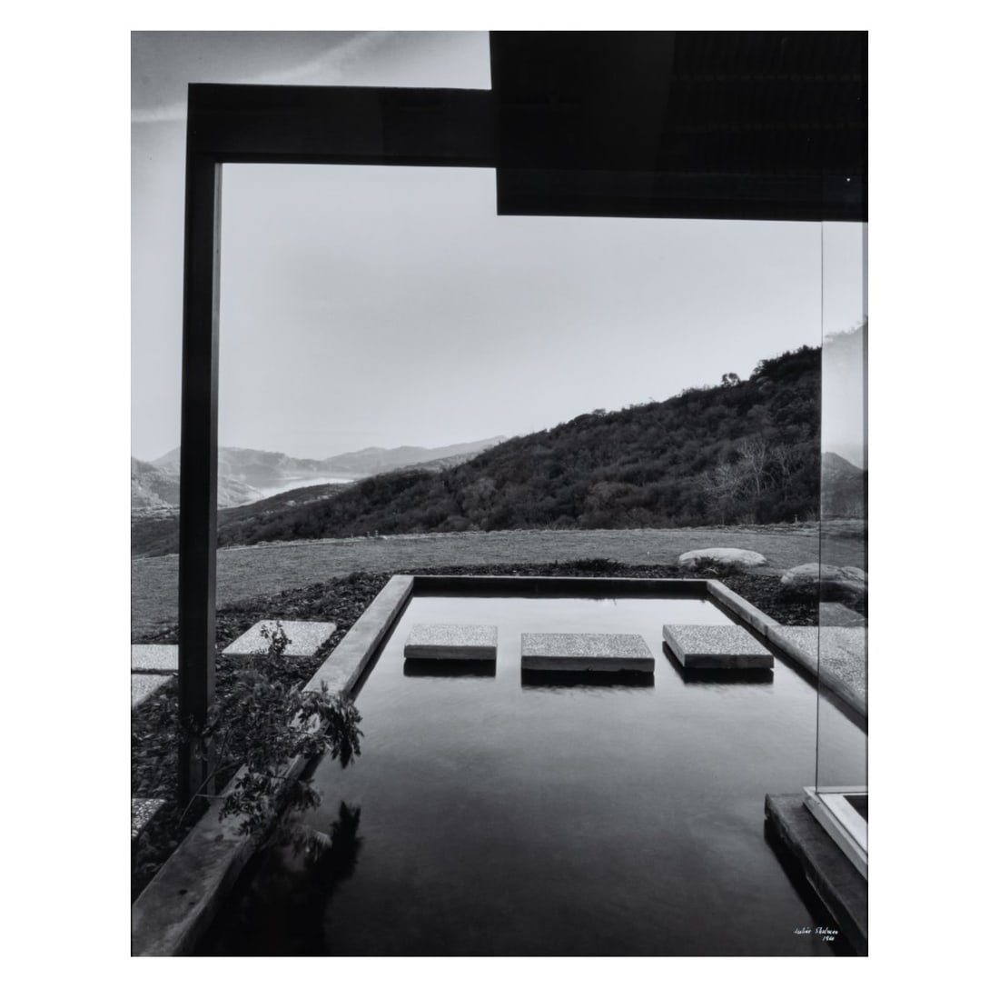 Julius Shulman (1910 New York City - 2009 Los Angeles, CA), 'Richard Neutra, Singleton House,: <p>Silver gelatin print on Ilford MGD.44M Pearl. 76 x 61 cm (print), 78 x 62.5 cm (frame). Signed lower right: Julius Shulman and dated: 1960 (white fiber-tip pen). Adhesive label on the reverse