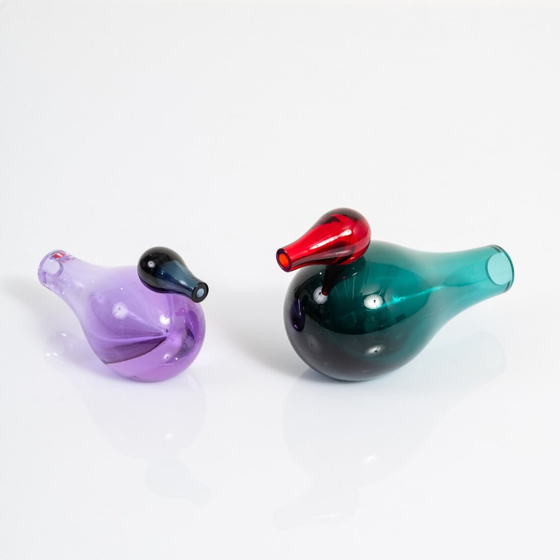 Giorgio Vigna, Two 'Contrasti' birds, 2009 (design): <p>H. 9.5 &ndash; 12.5 x 17 &ndash; 20.5 x 7.5 &ndash; 9.5 cm.<br />Giorgio Vigna for Iittala, Kalvola.<br />Glass, light purple, grass green, red, and dark gray.<br /