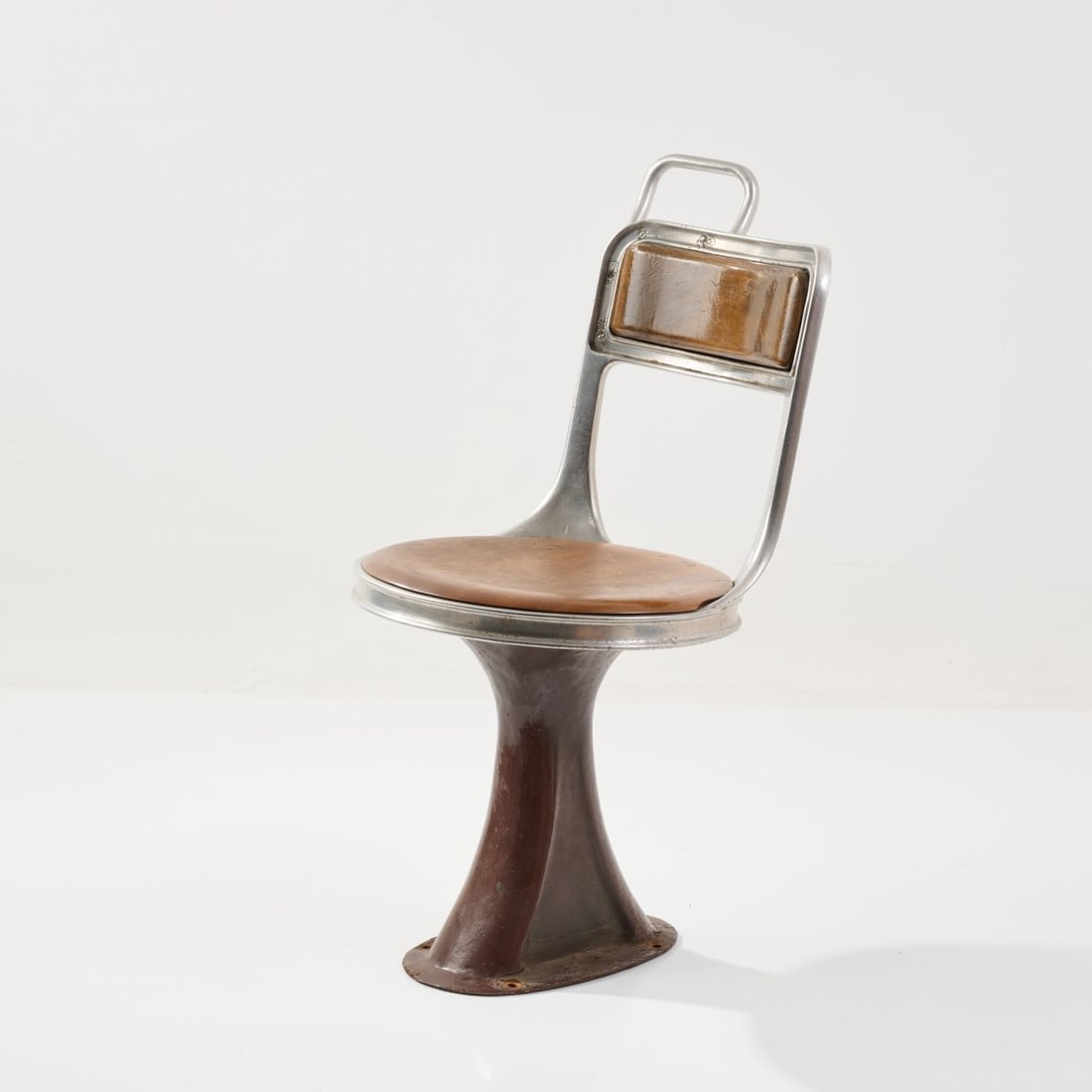 Italy, Seat from a historic Turin tram, 1930s (design): <p>H. 83.5 x 35 x 57 cm. <br />Sheet metal, cast aluminum, wood, darkly glazed.</p>