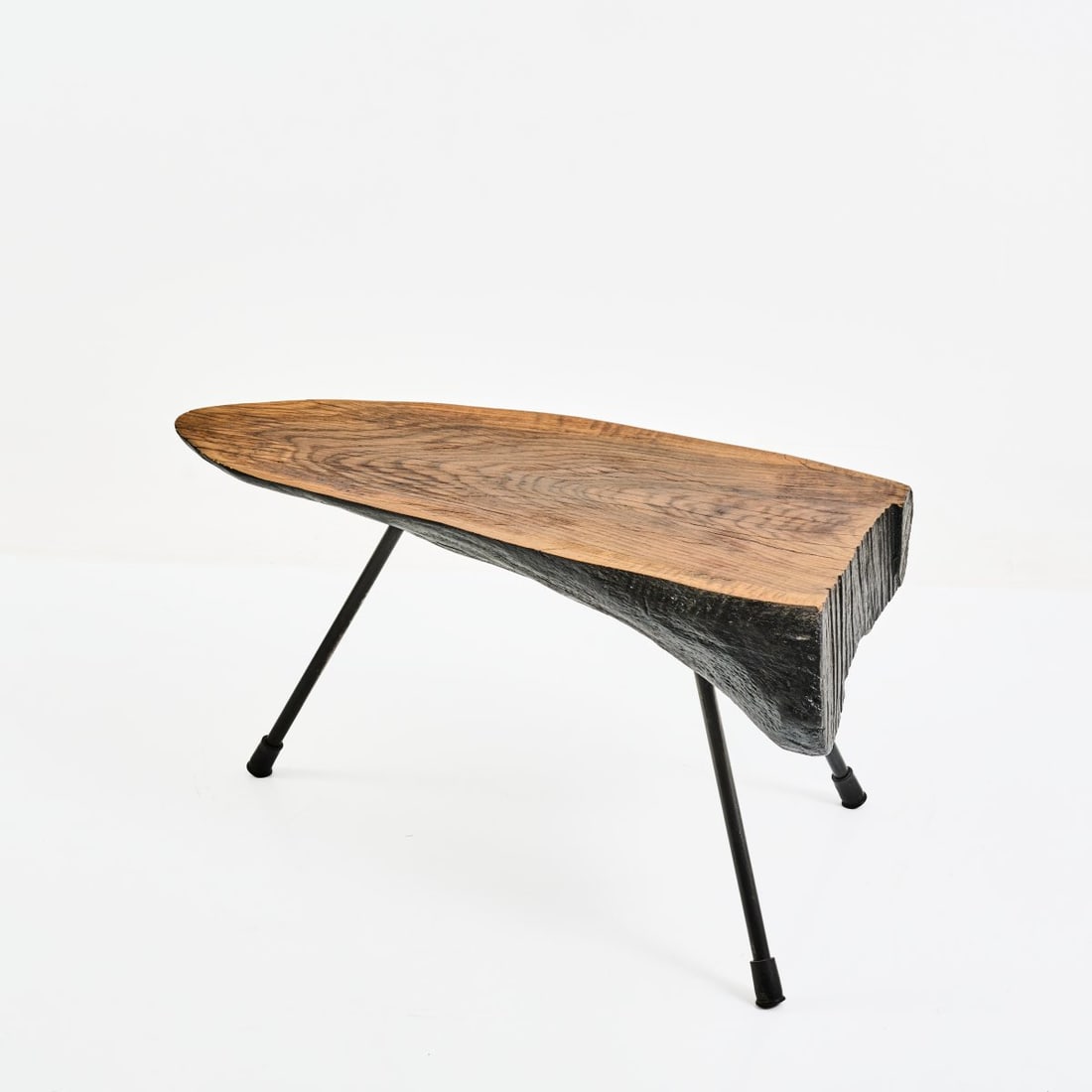 Carl Auböck (attributed), Side table, 1950s (design): <p>H. 49.5 x 92 x 46.5 cm. <br />Workshop of Carl Aub&ouml;ck, Vienna (attributed). <br />Tree trunk section, metal tube, black lacquered, rubber feet. Underside lacquered black.