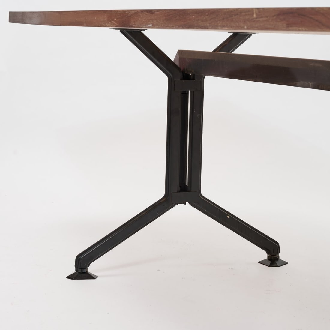 Studio B.B.P.R., 'Arco' conference table, 1963 (design) - 3