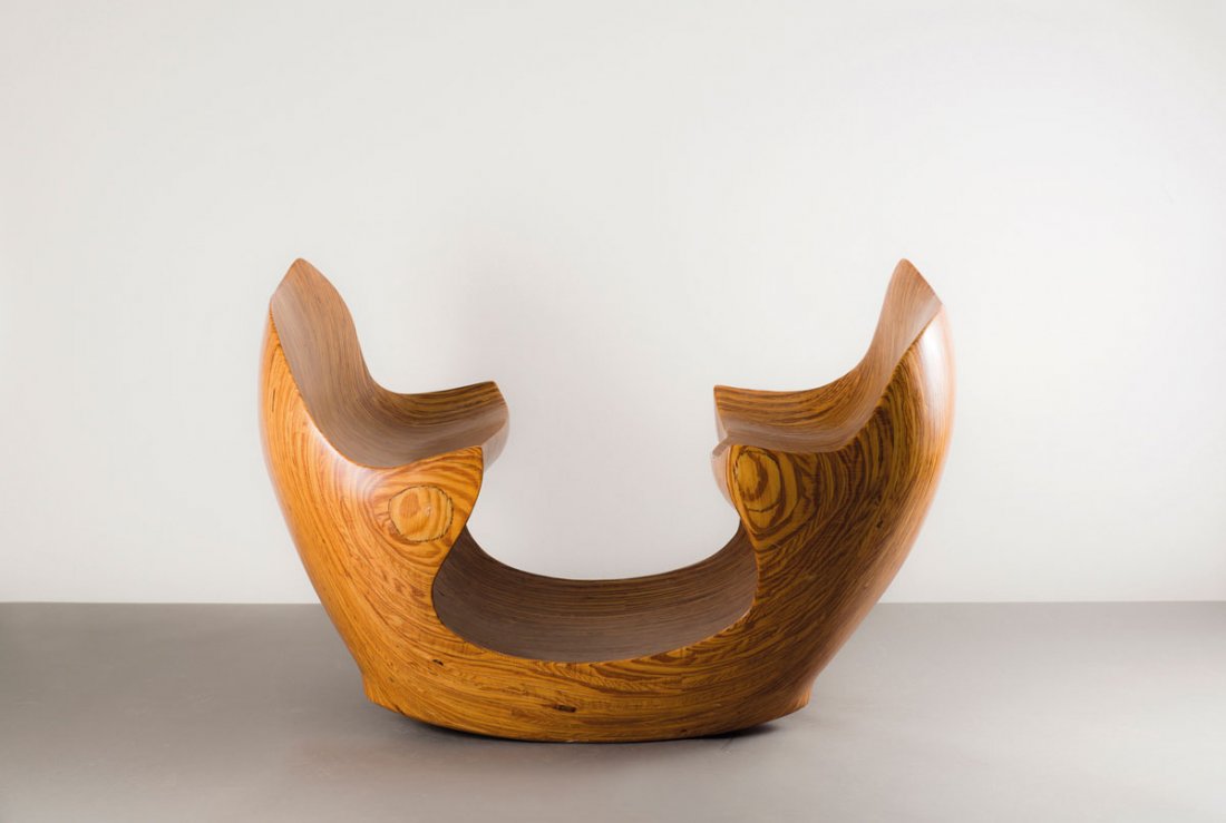Unicum rocker: David Delthony. Unique object 'see-saw', 1983. H. 80 cm; 128 x 81,5 cm. Plywood. Marked: Delthony 83.