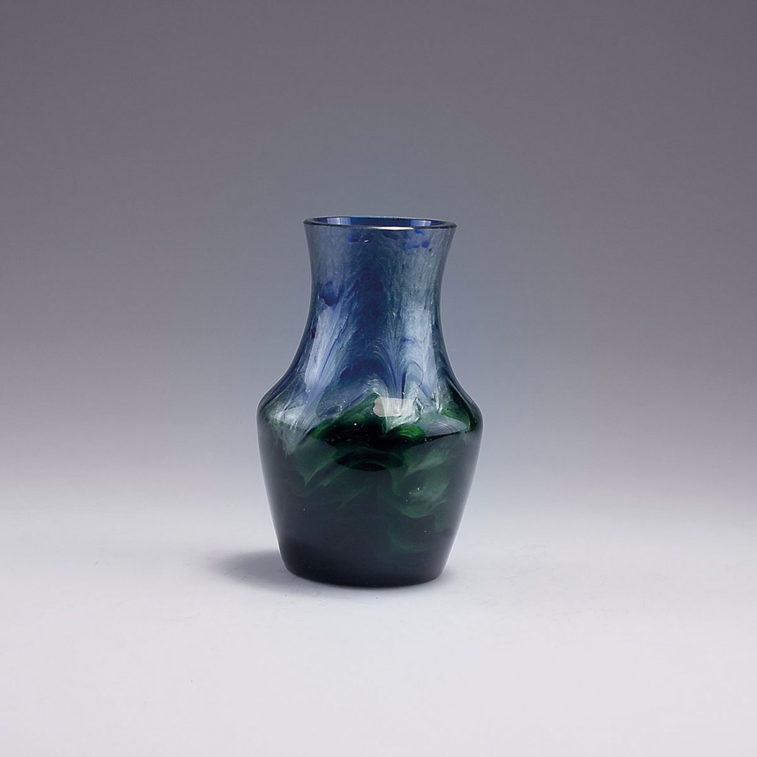 Loetz Wwe., Klostermuhle. 'Titania' vase, 1906. H. 11.5: Loetz Wwe., Klostermuhle. 'Titania' vase, 1906. H. 11.5 cm. Cased glass, cobalt blue and clear, green silver threads, Titania Gre 2534.