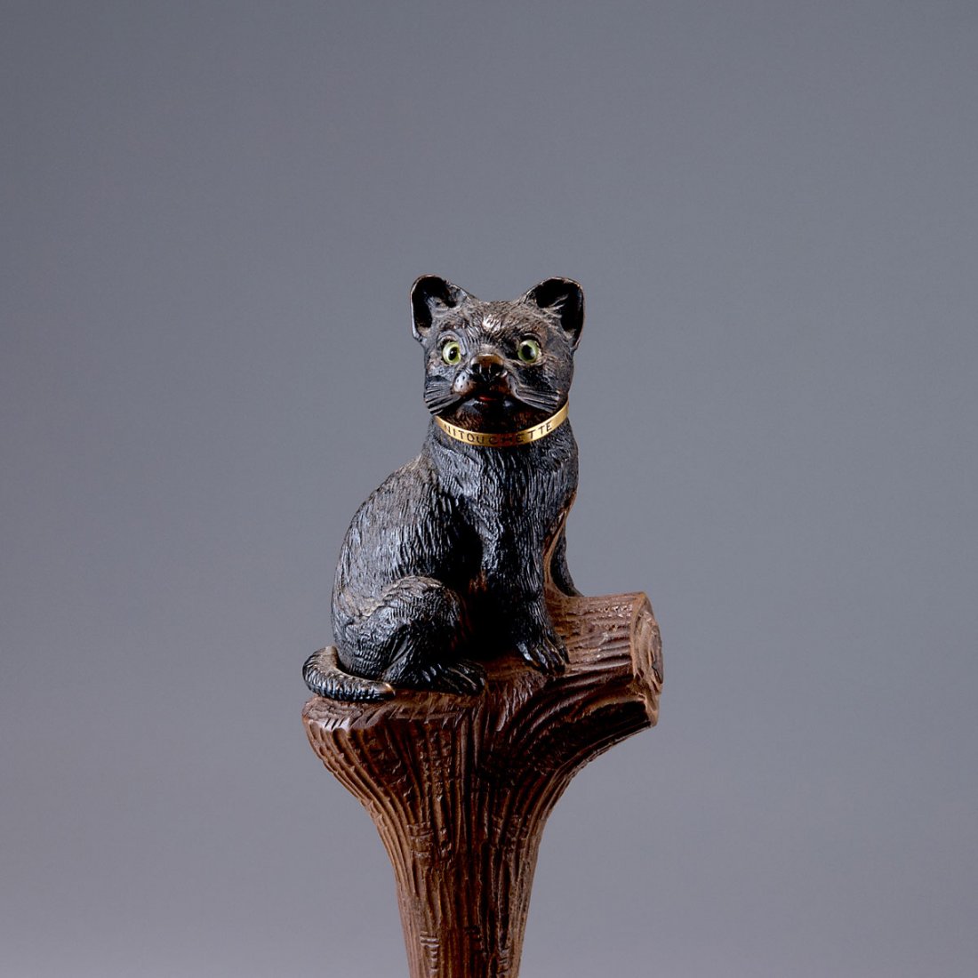 France. 'Nitouchette' walking stick with cat. Sticks: France. 'Nitouchette' walking stick with cat. Sticks tongue out, moves tail. Carved wood, tinted. Glass eyes. Marked: L. 88 cm; handle: H. 14.3 x 7.0 x 3.9 cm.