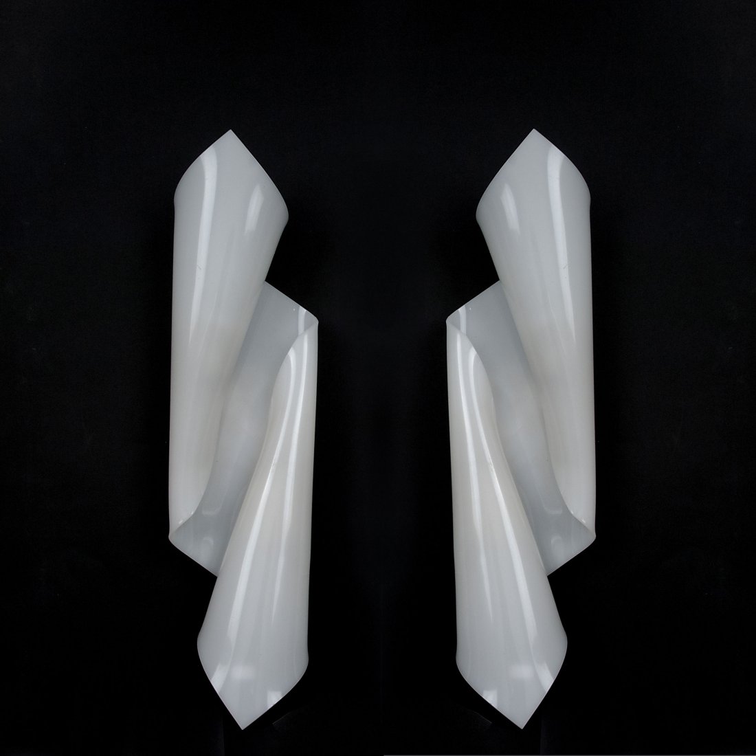 Hanns Hoffmann-Lederer. Two sconces, c1950. H. 50.8 x: Hanns Hoffmann-Lederer. Two sconces, c1950. H. 50.8 x 12.8 x 9.6 cm. Made by Heinz Hecht for hl-leuchten, Darmstadt (attributed). White plexiglas.