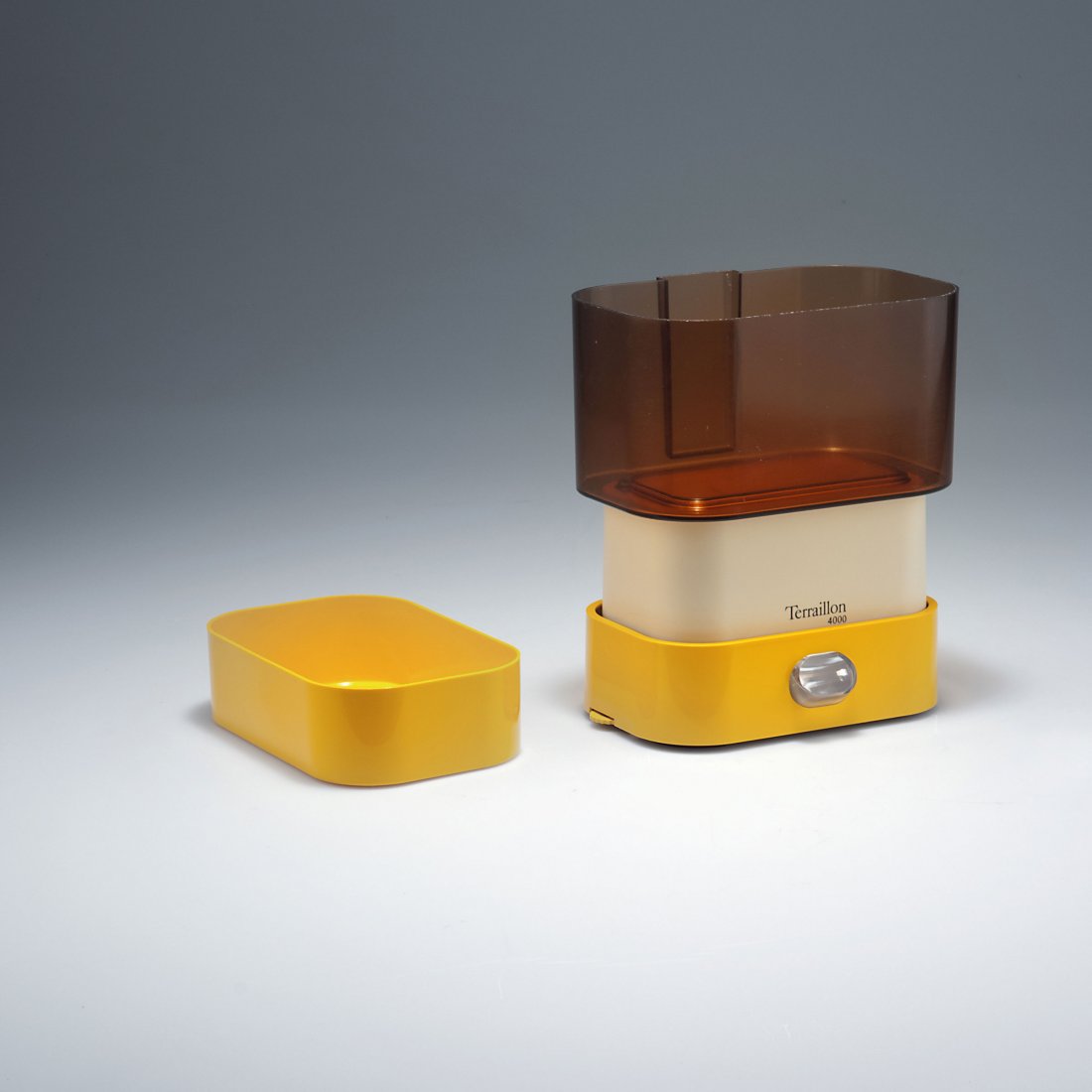 Marco Zanuso; Richard Sapper. '4000' kitchen scales,: Marco Zanuso; Richard Sapper. '4000' kitchen scales, 1970. H. 12 x 16.5 x 11 cm. Made by Terraillon, Chatou, France, in the 1970s. ABS plastic, yellow orange and creme-white, brownish plexiglas. Marke