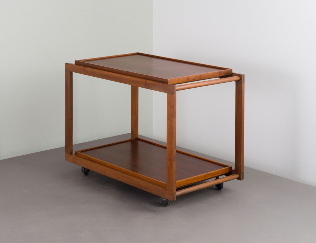 Gianfranco Frattini (attributed). Serving cart, 1950s.: Gianfranco Frattini (attributed). Serving cart, 1950s. H. 60.5 x 80 x 45 cm. Made by Figli di Amedeo Cassina, Meda Milan. Nutwood, nut veneer. Marked: Maker's label.