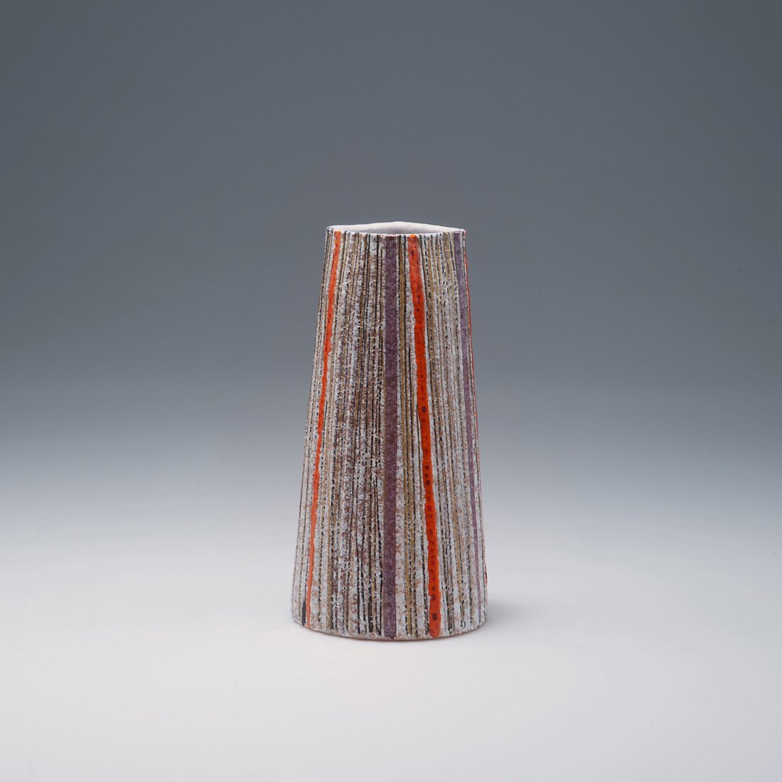 Raymor, Italy. Vase, 1960s. H. 21 cm. Majolica,: Raymor, Italy. Vase, 1960s. H. 21 cm. Majolica, polychromatic glaze. Marked: ITALY 8149.