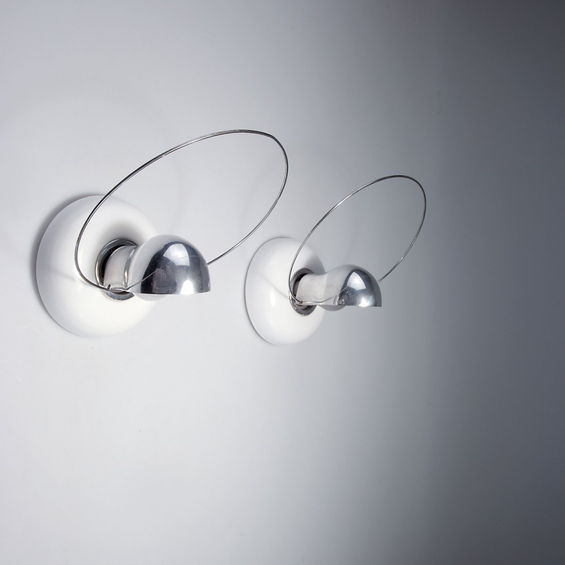 Achille Castiglioni. Pair of 'bibip' sconces, 1977. H.: Achille Castiglioni. Pair of 'bibip' sconces, 1977. H. 13.5 x 25 x 13.5 cm. Made by Flos, Brescia. Earthenware, glazed white, aluminium.