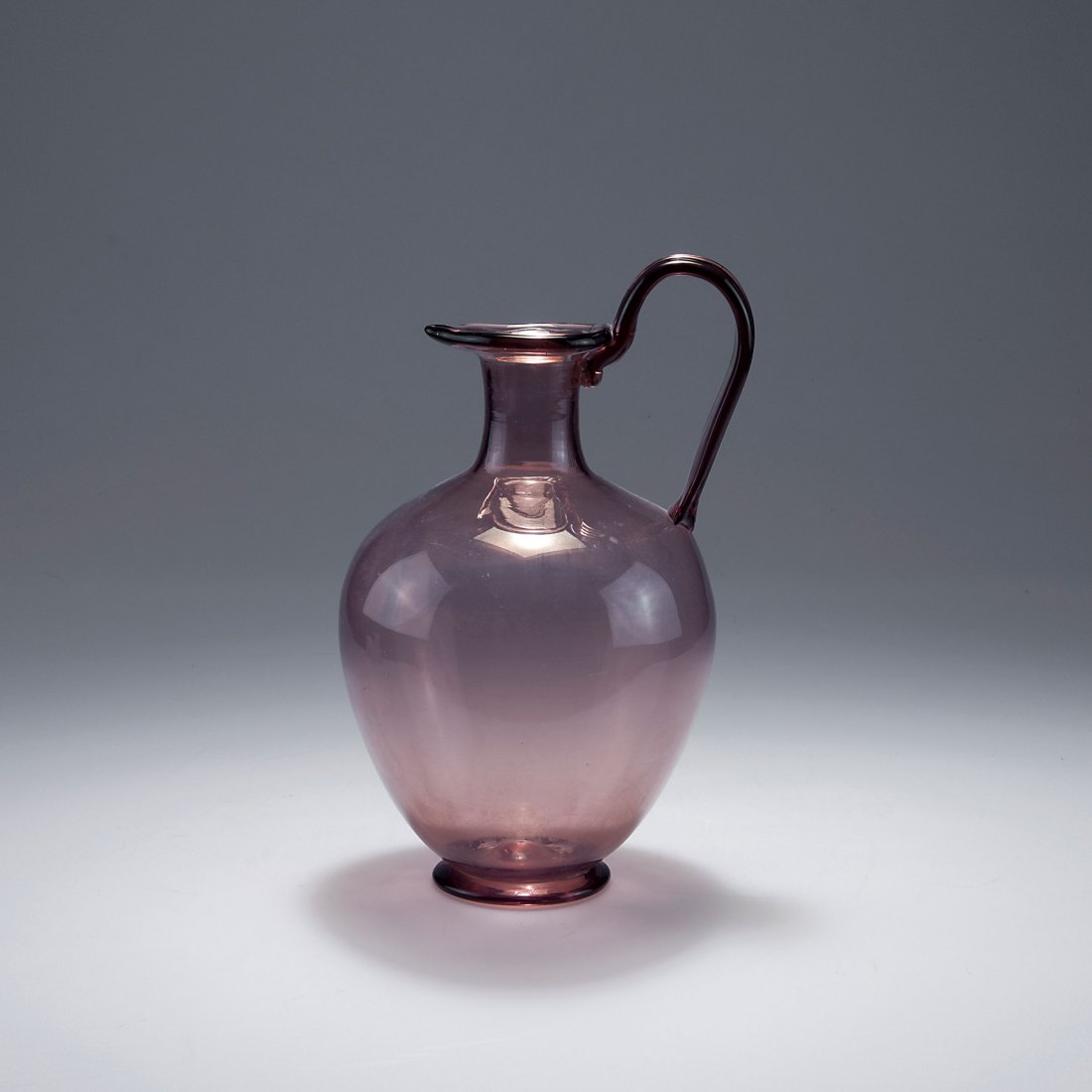 Vittorio Zecchin. 'Tintoretto' jar, 1921-25. H. 26,2: Vittorio Zecchin. 'Tintoretto' jar, 1921-25. H. 26,2 cm. Made by Venini & C. Purple glass. Marked: venini murano ITALIA (acid stamp).