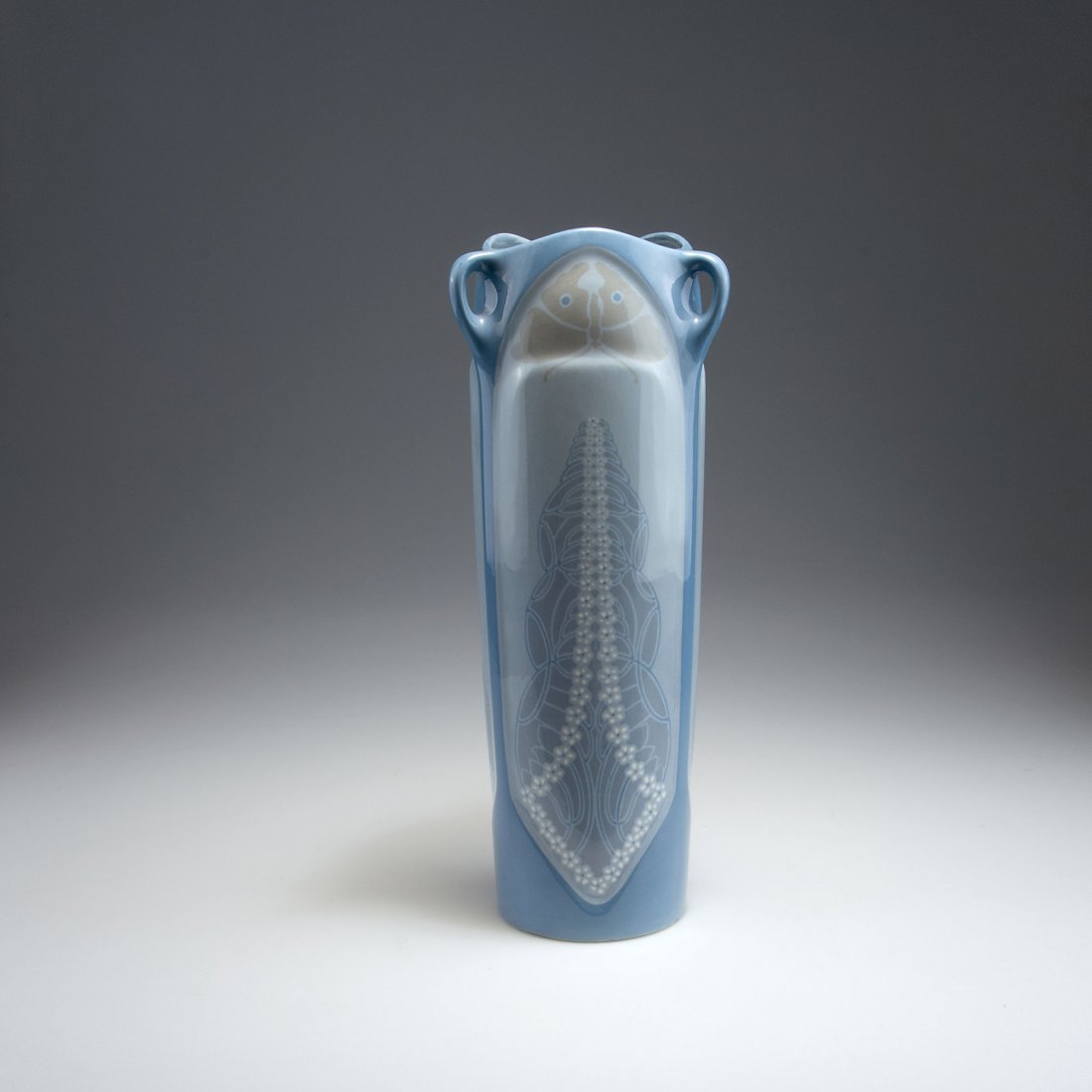 Vase with handles: Waechtersbach, Schlierbach. Vase with handles, 1907/08. H. 40 cm. Designd by art department Christian Neureuther. Earthenware, glazed pale blue, grey and brown. Three butterflies, stylised flowers. Ma