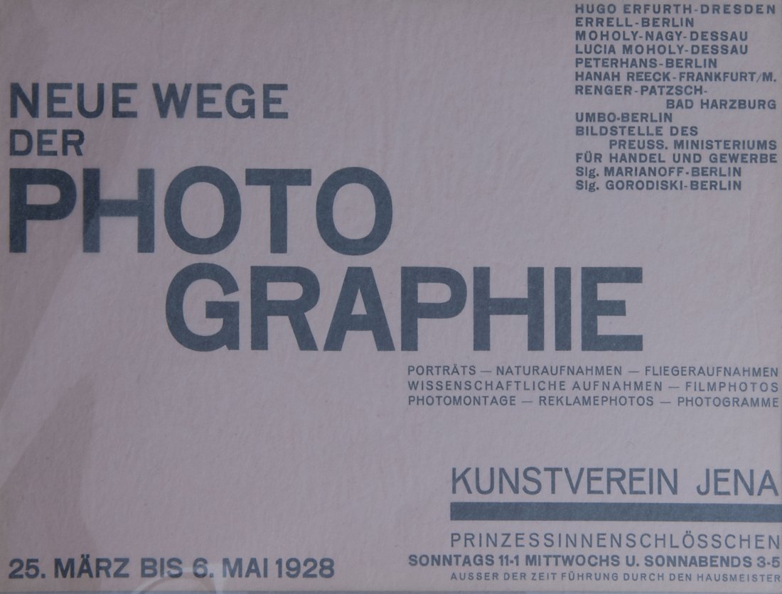 Two invitation for the 'Neue Wege der Photographie': Walter Dexel. Two invitation cards for the 'Neue Wege der Photographie' exhibition at art circle Jena, 1928. 14.6 x 21.0 cm and 20.8 x 29.6 cm. Lithograph on pink cardboard resp. white vellum.