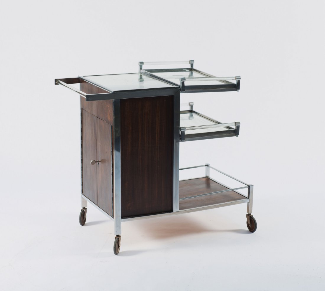 Bar cart: Jacques Adnet, Paris (attributed). Bar cart, 1930s. H. 81.5 cm; 53.5 x 85 cm. Chrome-plated rectangular steel, sheet metal, glass staff, nutwood, plate glass.