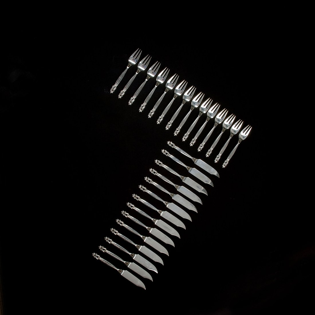 'Konge-Acorn' fish cutlery for 14: Johan Rohde. 'Kong - Acorn' fish cutlery for fourteen, 1915. 28 pieces. Fish forks, L. 16.5 cm; fish knives, L. 20.9 cm. Made by Georg Jensen, Copenhagen, 1915-27. Silver. Marked: GEORG JENSEN, STERLI