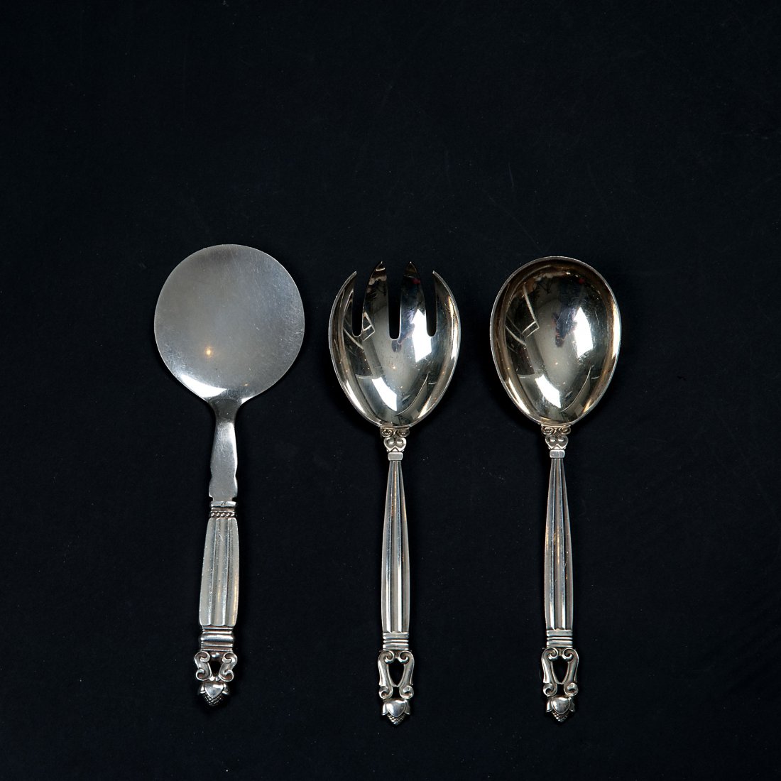 'Konge - Acorn' serving cutlery and pastry server: Johan Rohde. 'Konge - Acorn' serving cutlery and pastry server, 1915. Three pieces. Serving spoon and fork, L. 20 cm; pastry server, L. 20 cm. Made by Georg Jensen, 1915-27 and 1933-44. Silver, stainl
