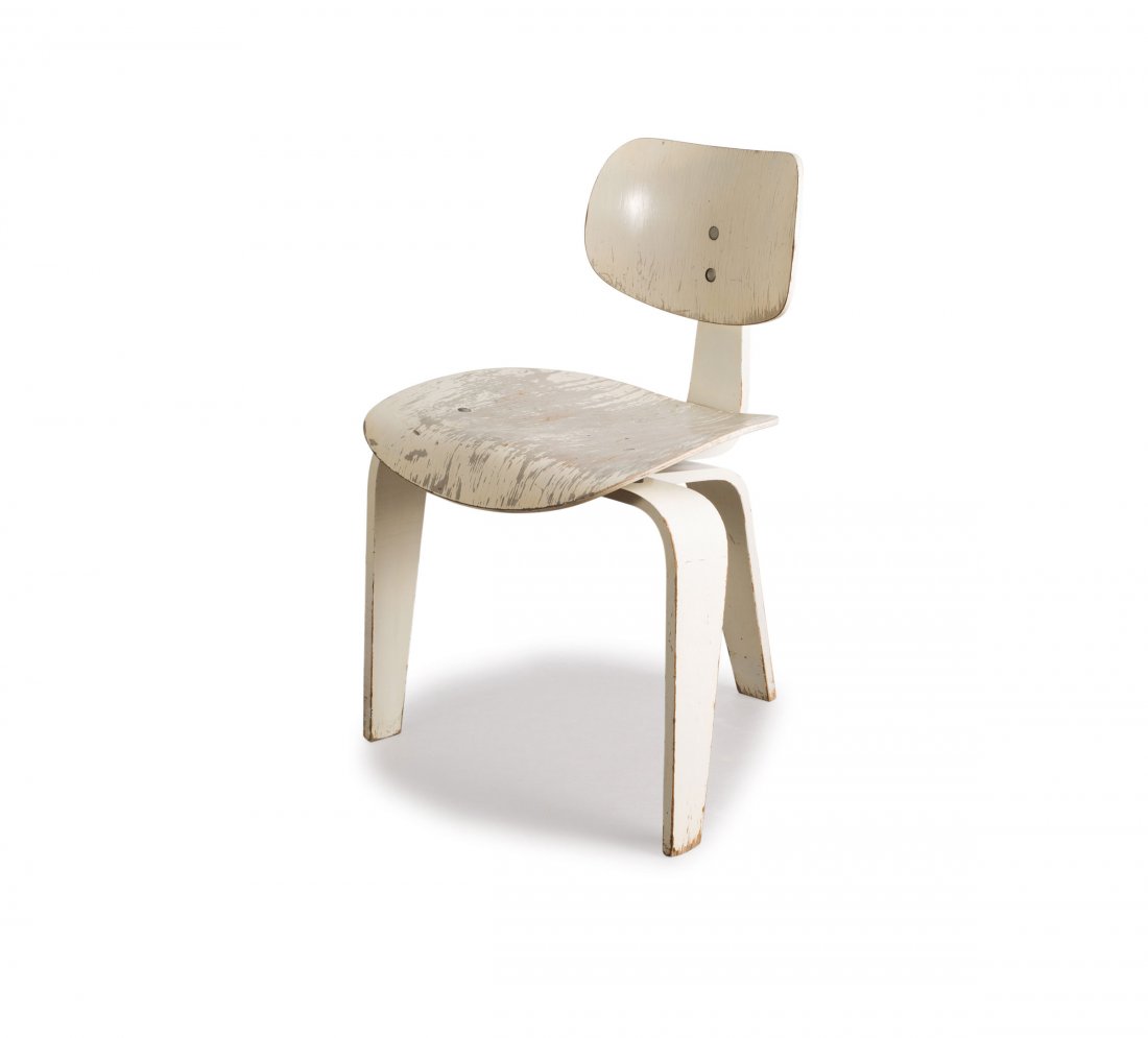 Egon Eiermann. 'SE 42' chair, 1949/50. H. 73 x 50 x 50: Egon Eiermann. 'SE 42' chair, 1949/50. H. 73 x 50 x 50 cm. Made by Wilde & Spieth, Esslingen, 1954. Plywood, painted white. Marked: 16. DEZ 1954 (faint stamp).