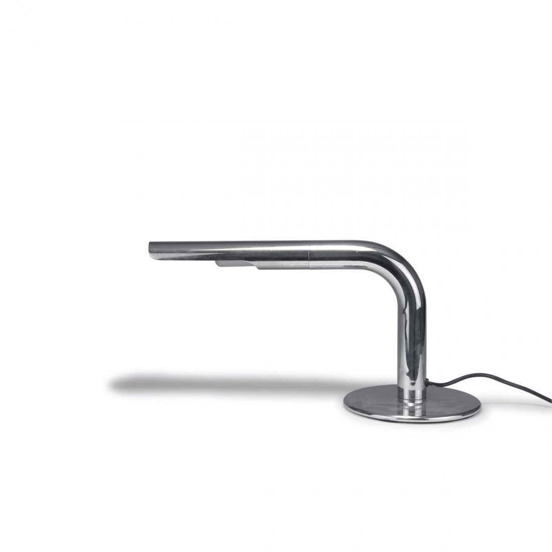 Ingo Maurer. 'Gulp' table light, 1969. H. 23.1 cm; L.: Ingo Maurer. 'Gulp' table light, 1969. H. 23.1 cm; L. 45 cm. Made by Design M Ingo Maurer, Munich. Tubular metal, sheet metal, chrome-plated.