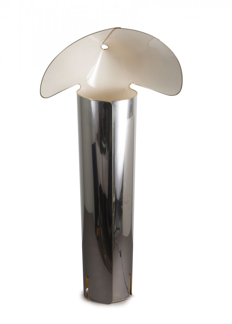 'Chiara' floor light, 1967: Mario Bellini. 'Chiara' floor light, 1967. H. 143 x 70 x 49 cm. Made by Flos, Brescia. Sheet metal, chrome-plated and painted white. Marked: Maker's decal.