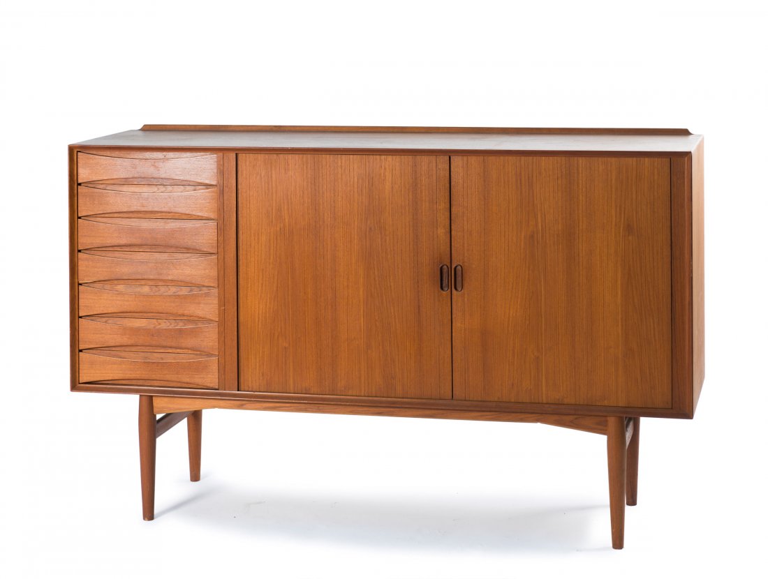 Arne Vodder. Sideboard, c1958. H. 115 x 182.5 x 49 cm.: Arne Vodder. Sideboard, c1958. H. 115 x 182.5 x 49 cm. Made by Sibast MËbler, Copenhagen. Teak. Marked: Maker's decal.