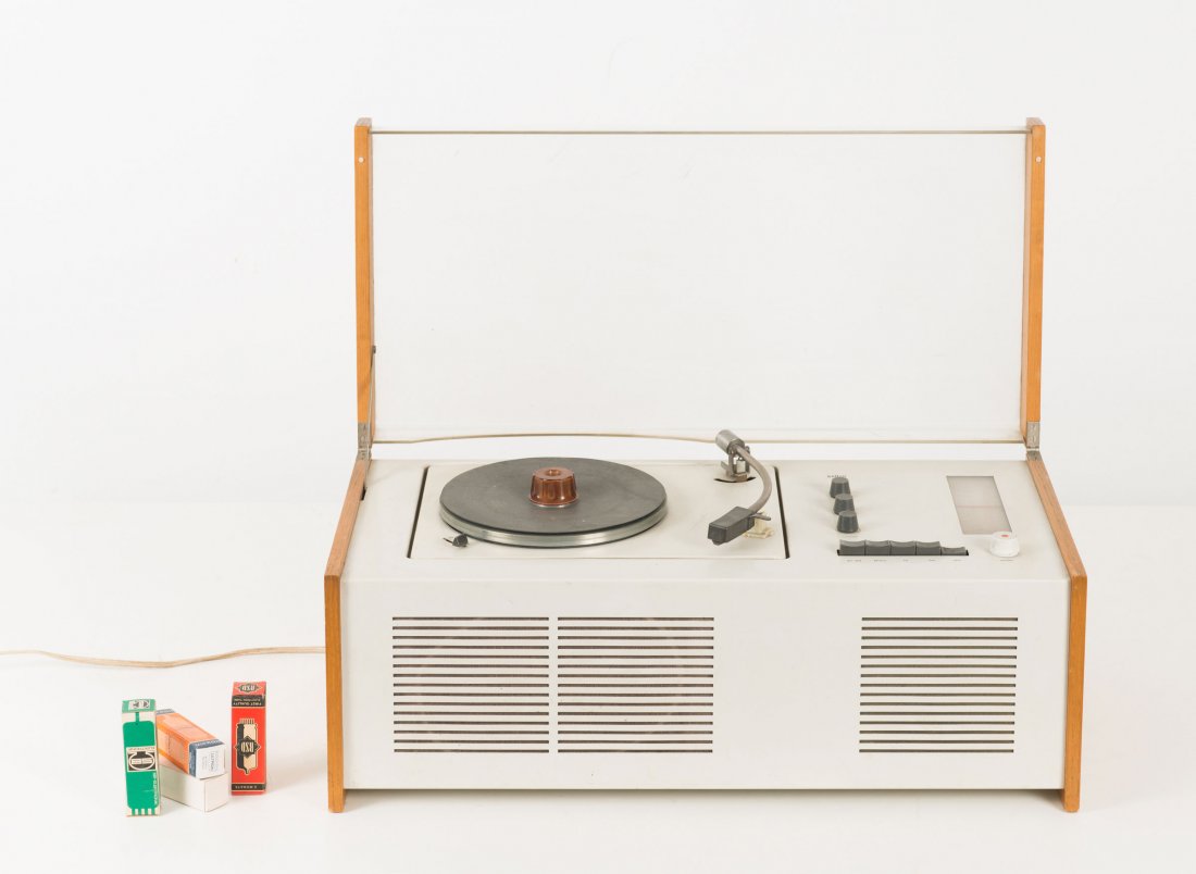 Hans Gugelot; Dieter Rams. 'SK-55' radio/phono: Hans Gugelot; Dieter Rams. 'SK-55' radio/phono combination, 1963. H. 24.5 x 58.5 x 29 cm. Made by Braun AG, Frankfurt. Ashwood, metal, painted white, clear Plexiglas. Marked: BRAUN.