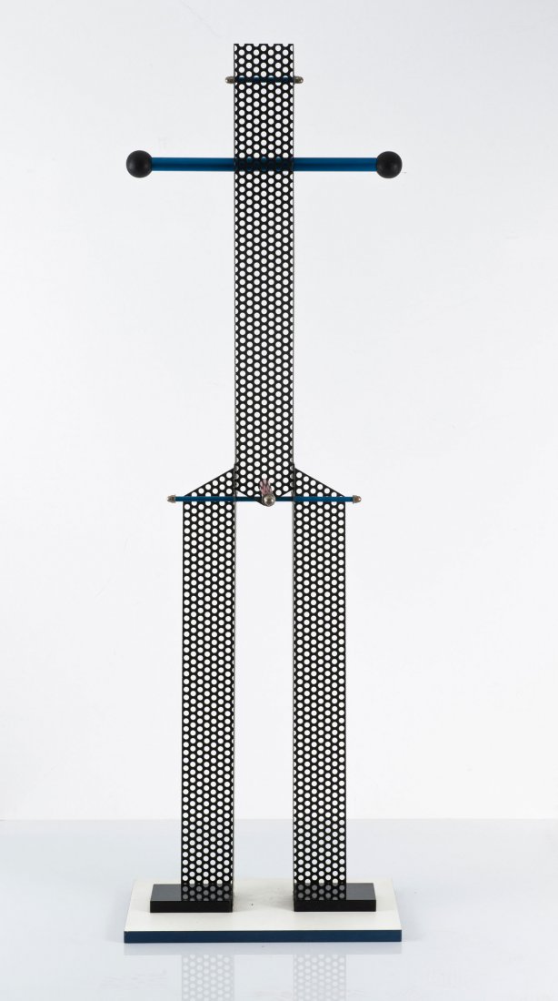 Hermann Waldenburg. Unicum dumb waiter 'Charles', 1989.: Hermann Waldenburg. Unicum dumb waiter 'Charles', 1989. H. 160.5 x 50 x 30 cm. Chipboard, white laminate, sides blue, wood, painted black, black perforated metal plate, tubular metal, anodized red and