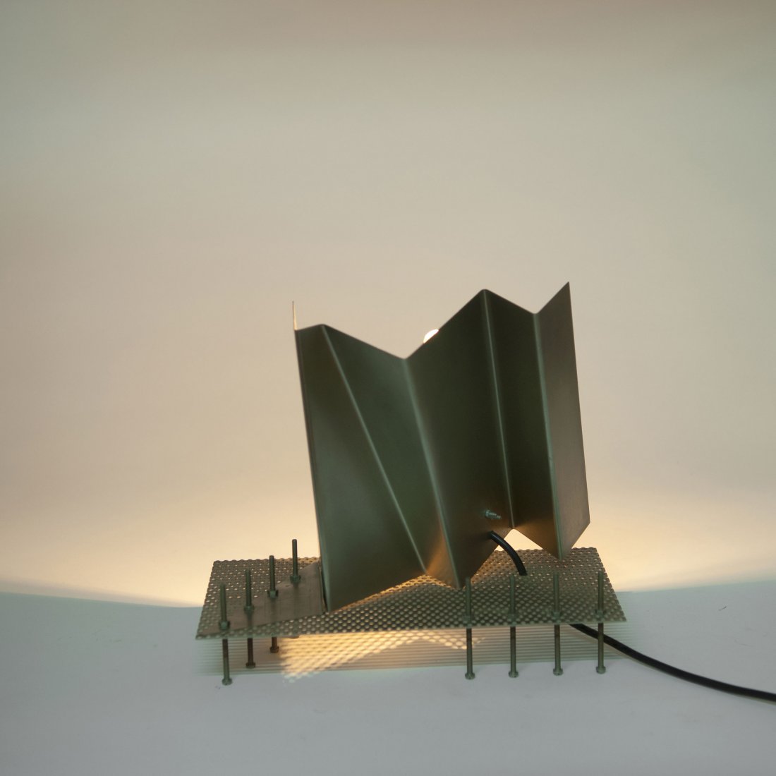 Hermann Waldenburg. 'Butterfly' table light, 1985. H.: Hermann Waldenburg. 'Butterfly' table light, 1985. H. 26.5 x 29 x 14.5 cm. Perforated steel plate, screws, plastic. Marked: Maker's mark, dated and numbered.