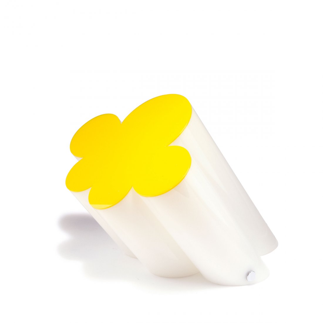 'Passiflora' light, 1966: Superstudio. 'Passiflora' table light, 1966. H. 29.5 x 30.5 x 24.3 cm. Made by Poltronova, Pistoia. White and yellow plastic, metal. Marked: Maker's label.