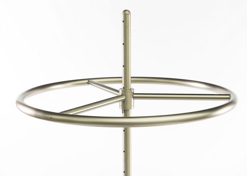 Display shelf, 1992: Marc Newson. Display shelf with panel and hoop, 1992. H. 214 cm, D. 120 cm. Made by Cappellini, Milan. Chrome-plated tubular steel, sheet aluminium.
