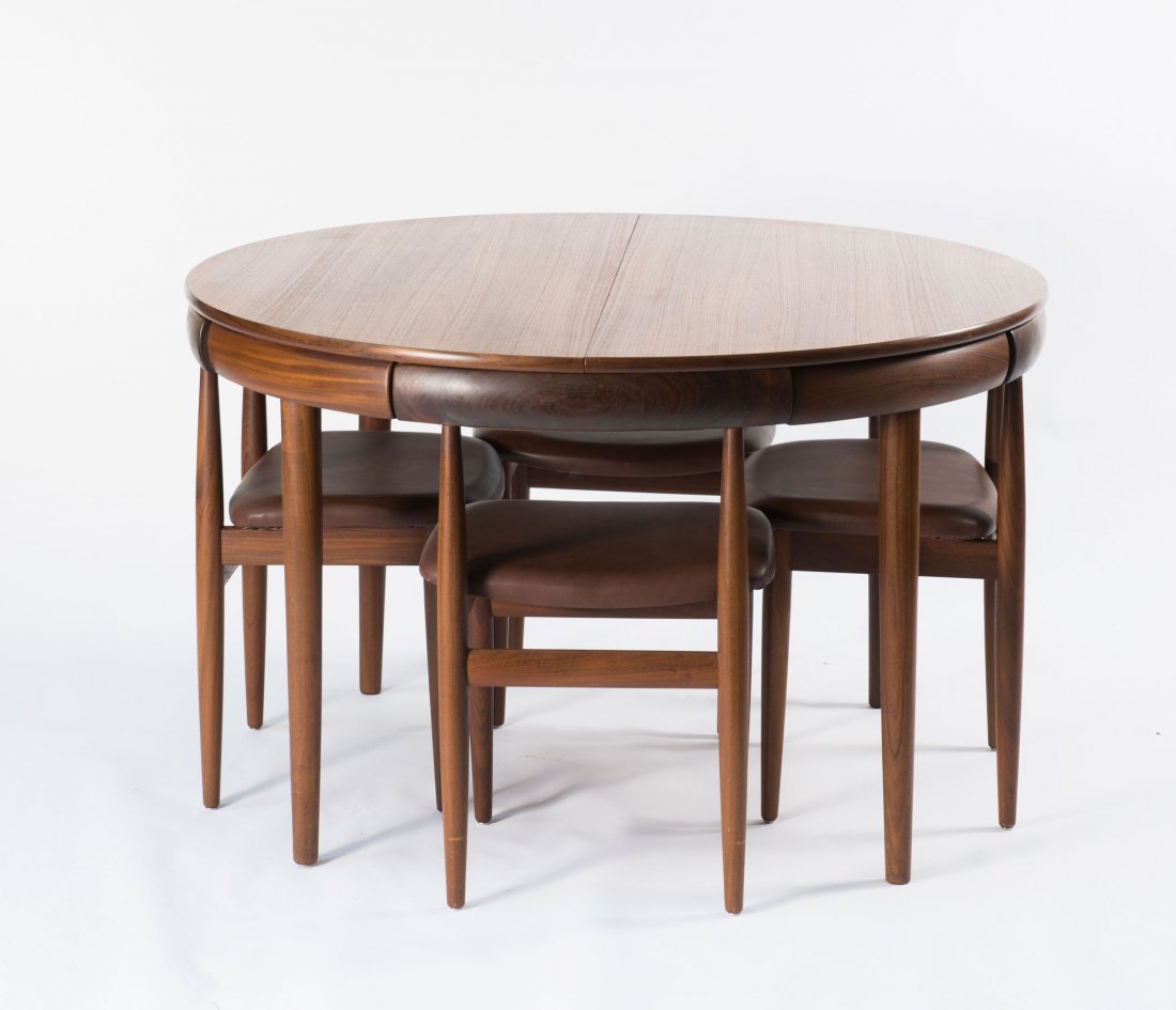 Table and four chairs, 1962: Hans Olsen. Table and four chairs, 1962. Table: H. 75 x 120-171 x 120 cm; chairs: H. 72.5 x 50 x 45 cm. Made by Frem Rjle Mbelfabrik. Teak, blockboard with teak veneer, brown leatherette.