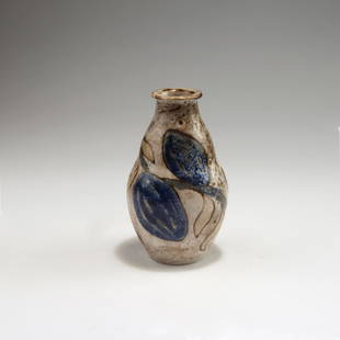 Vase, 1920-27: Fernand Rumebe, Auteuil. Vase, 1920-27. H. 15.5 cm. Stoneware, glazed blue, green and red on alkali white. Signed: FR II9, remains of a distributor's label.