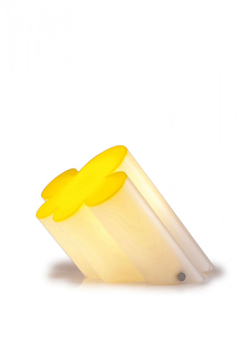 'Passiflora' table light, 1966: Superstudio. 'Passiflora' table light, 1966. H. 28.5 x 30,9 x 23.3 cm. Made by Poltronova, Pistoia. White and yellow plastic, metal. Marked: Maker's label.