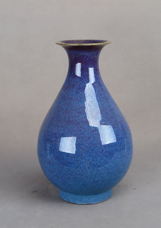 A CHINESE BLUE PORCELAIN VASE,19/20th C. (1 of 4)