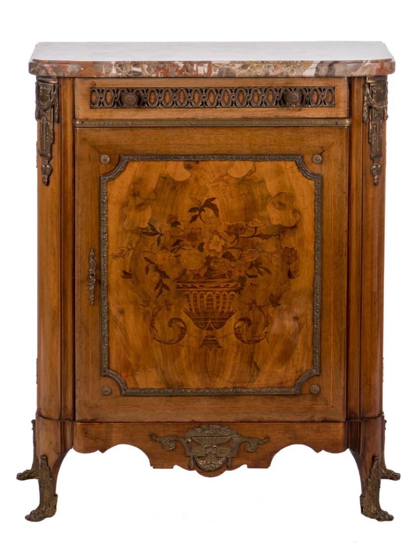 A Neoclassical cabinet, walnut and marquetery veneered,: A Neoclassical cabinet, walnut and marquetery veneered, with marble top, style De Coene - Kortrijk, H 89,5 - W 71 - D 37,5 cm
