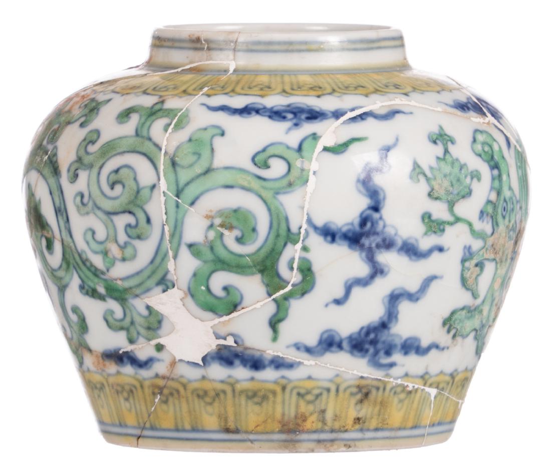 A Chinese wucai dragon decorated jar, marked, 17thC, H (1 of 15)