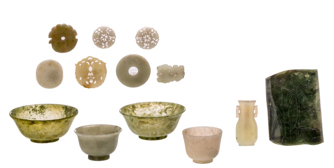 A various Chinese carved jade and spinach jade bowls (1 of 16)